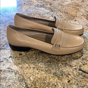 NWOT Classic Elements Loafers